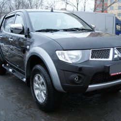 Mitsubishi L200 (, )