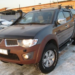 Mitsubishi L200 (, )