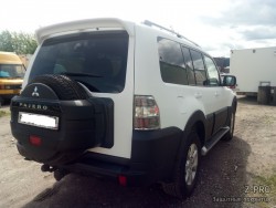 Mitsubishi Pajero IV White-black
